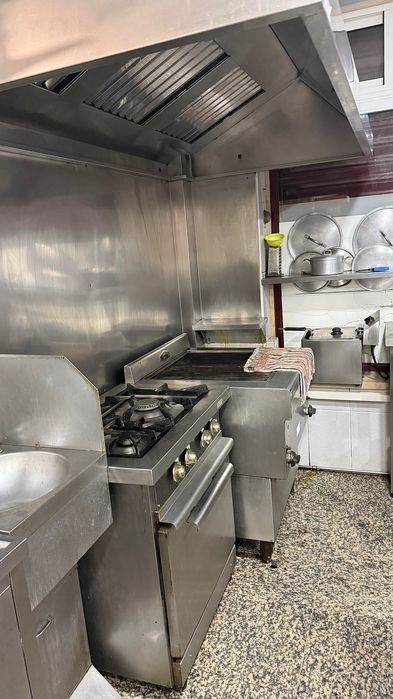 Aluga-se Take-Away / Restaurante Avenida 1 de Maio n. 27 A - Alto dos Bonecos Paio Pires