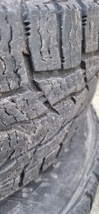 Opony zimowe nokian 215/65/15c 7m 2 sztuki