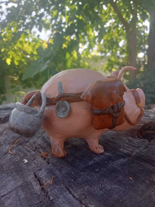 Escultura Porco Viajante