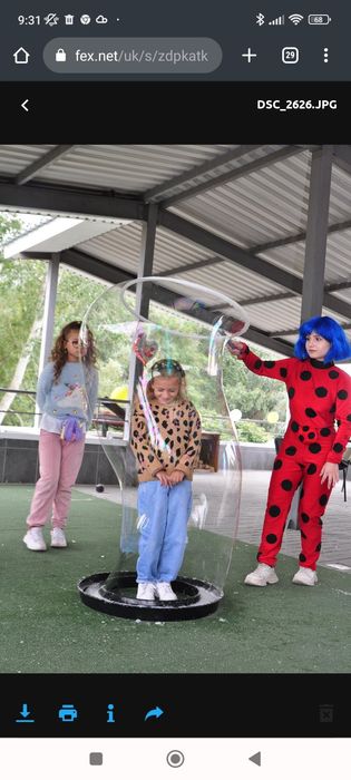 Шоу мильних бульбашок. Мильні бульбашки. Мыльные пузыри.