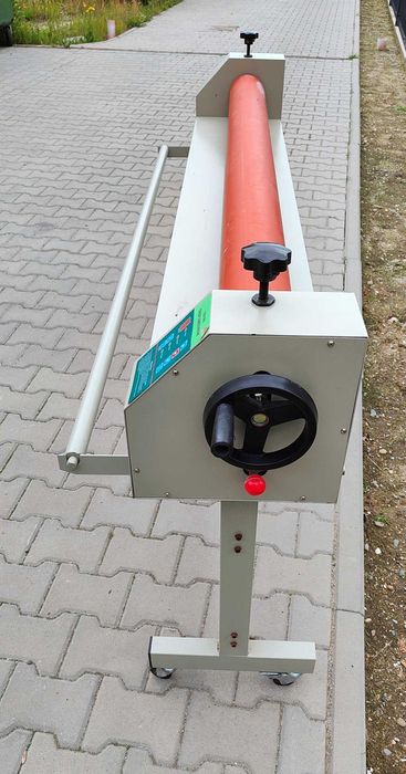 Laminator wielkoformatowy rolowy TSD 1600 mm (Na zimno, Elektryczny) + Stojak