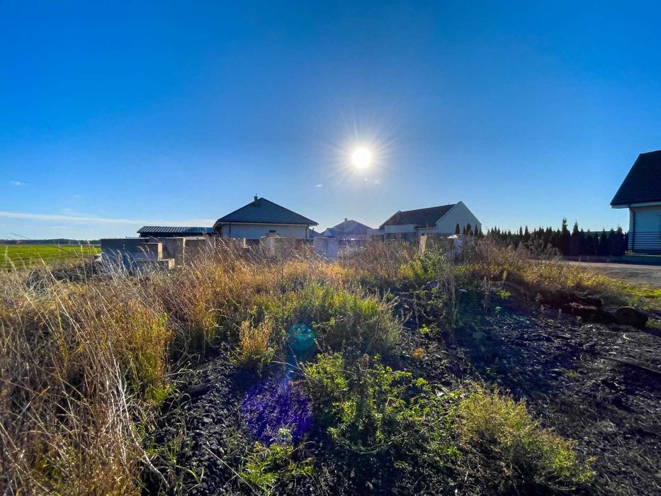 Działka budowlana w Szydłowie na sprzedaż - media: prąd, woda, gaz