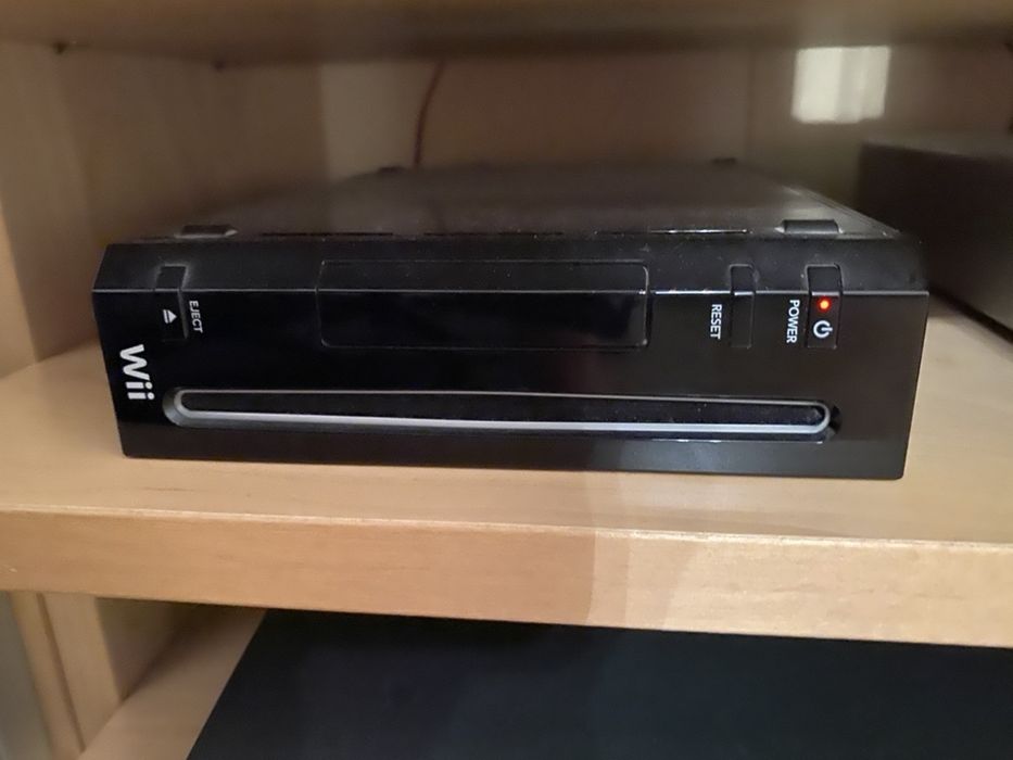 Wii Fit Black + Balance Board + Game + Controllers and Sensor64172206436354120