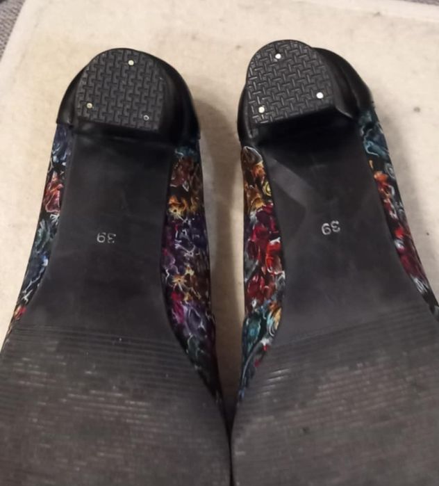 Damskie półbuty w kolorowy,kwiatowy wzór, Verdi, r.39
