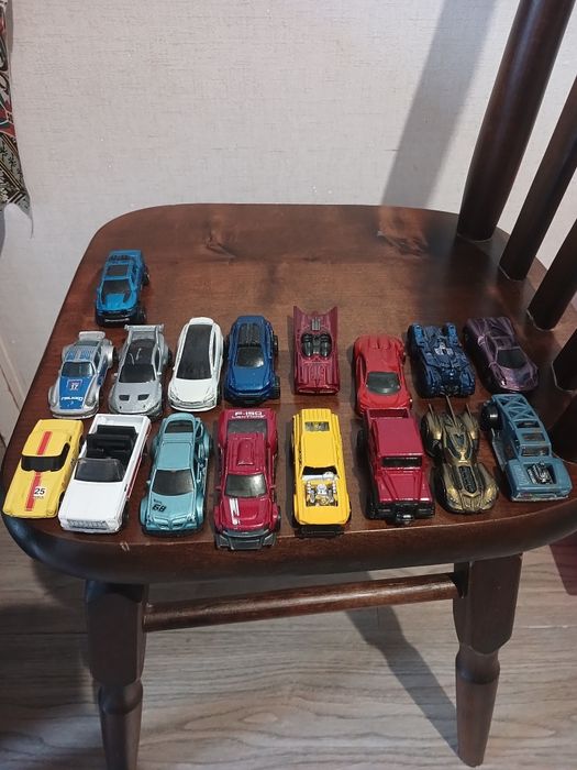 Продаю хотвилз машинки в хорошем состоянии