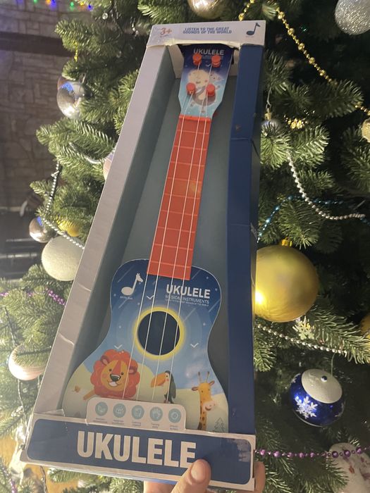 Дитяча гітара на 4 струни