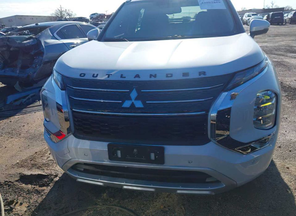 Mitsubishi Outlander SEL      2023