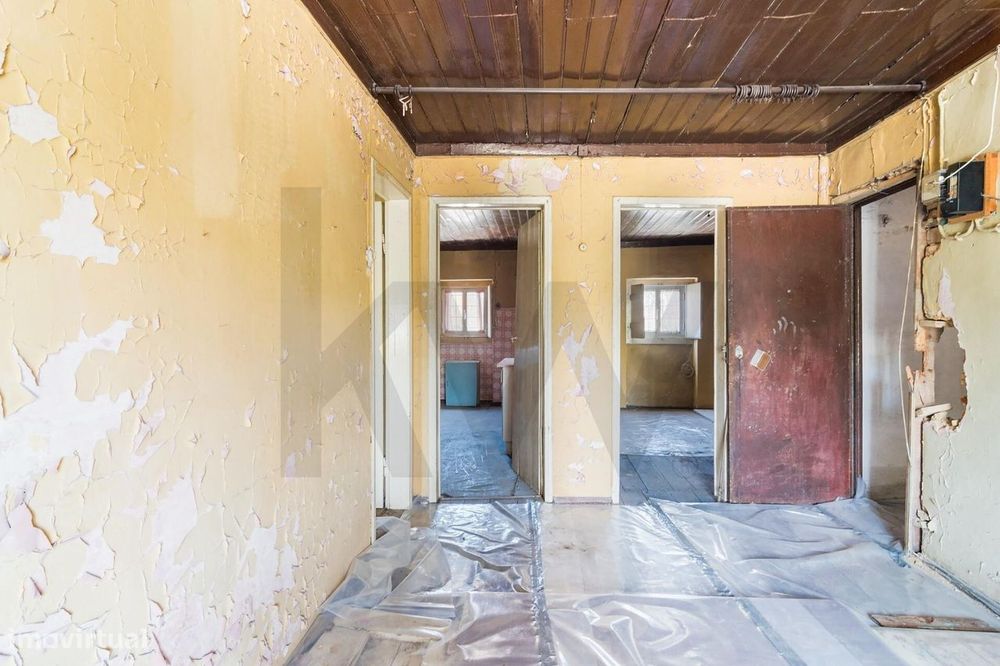 Prédio para Obras no Campo das Amoreiras, em Santa Clara – Lisboa