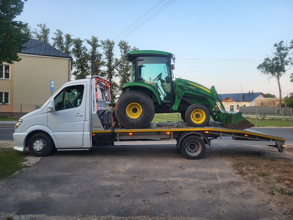 Transport maszyn , pomoc drogowa , auto holowanie , autolaweta .