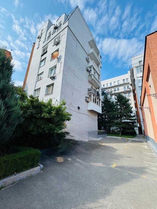Продам 3к квартиру Новий авторський ремонт Поділ Клубний будинок