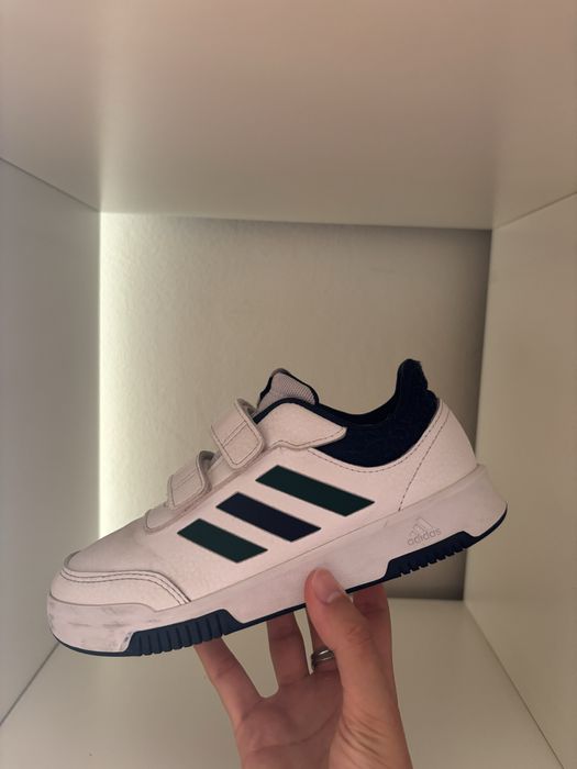 sapatilhas brancas menino