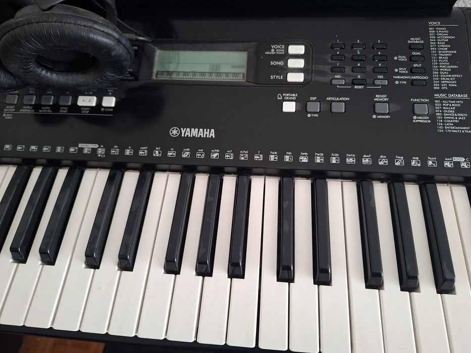 Piano Yamaha  PSR-E373