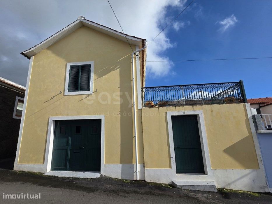 Moradia T3 na Ribeira do Meio, Lajes do Pico 196 m², Terraço com Vi...