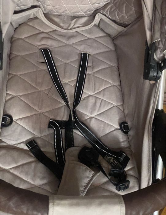 Прогулочная коляска carello