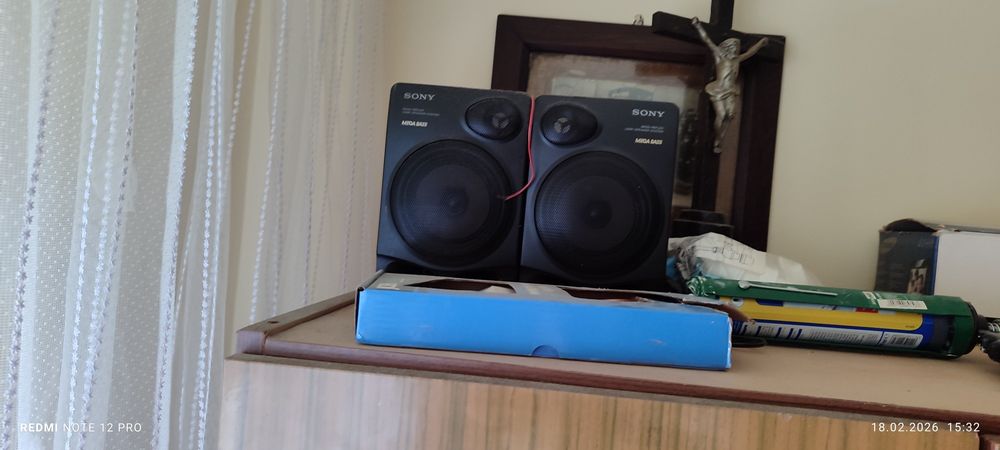 Wieża Sony z głośnikami