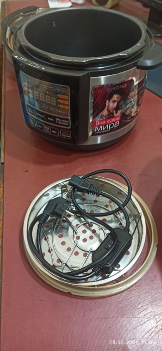 Мультиварка Redmond