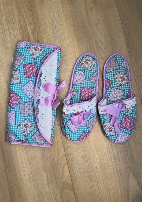 Chinelo de quarto com bolsa