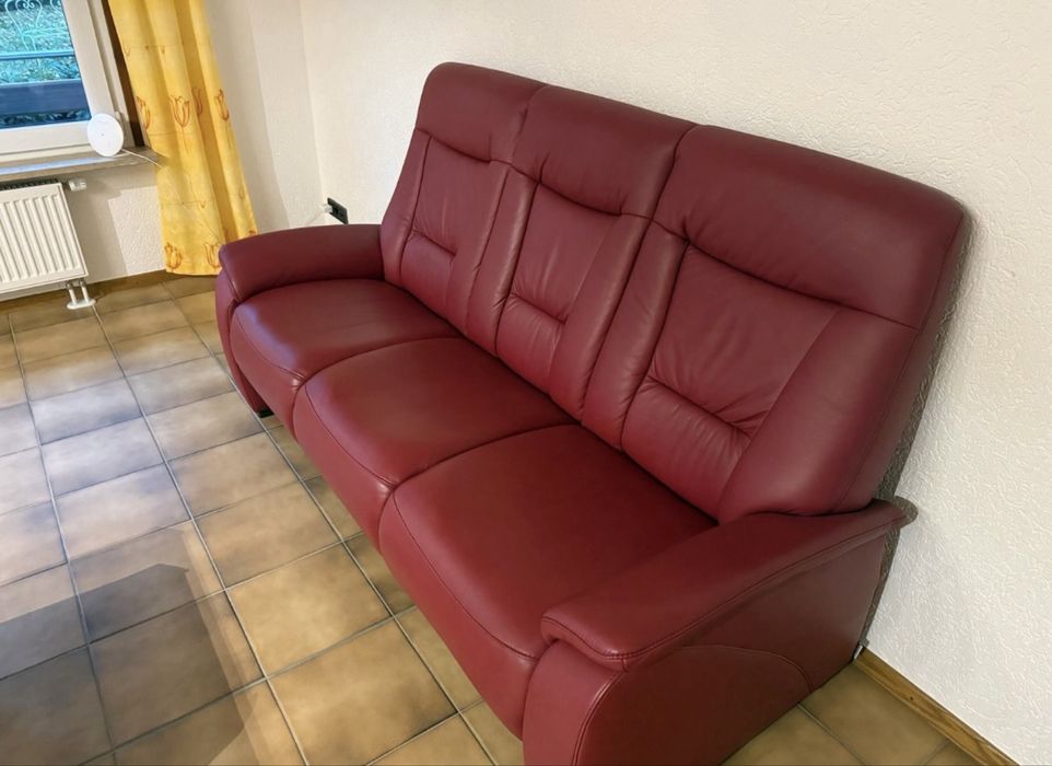 Шкіряний диван на три місця