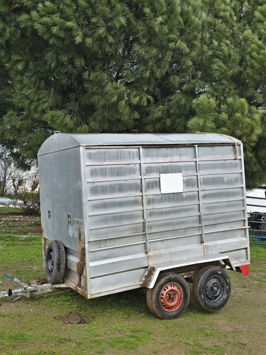 Atrelado de 2 eixos transporte animais