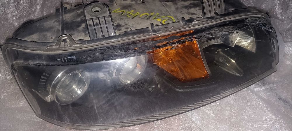 Fiat Punto 188  Farol direito dianteiro
