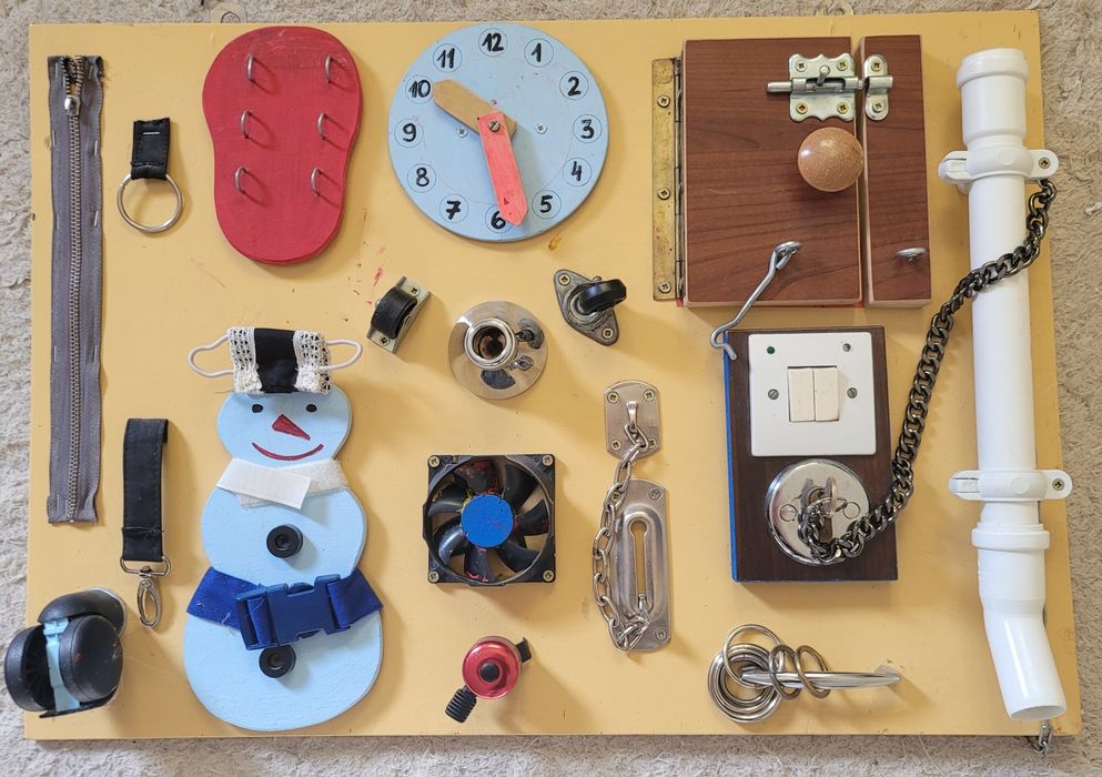 Tablica manipulacyjna dla dzieci