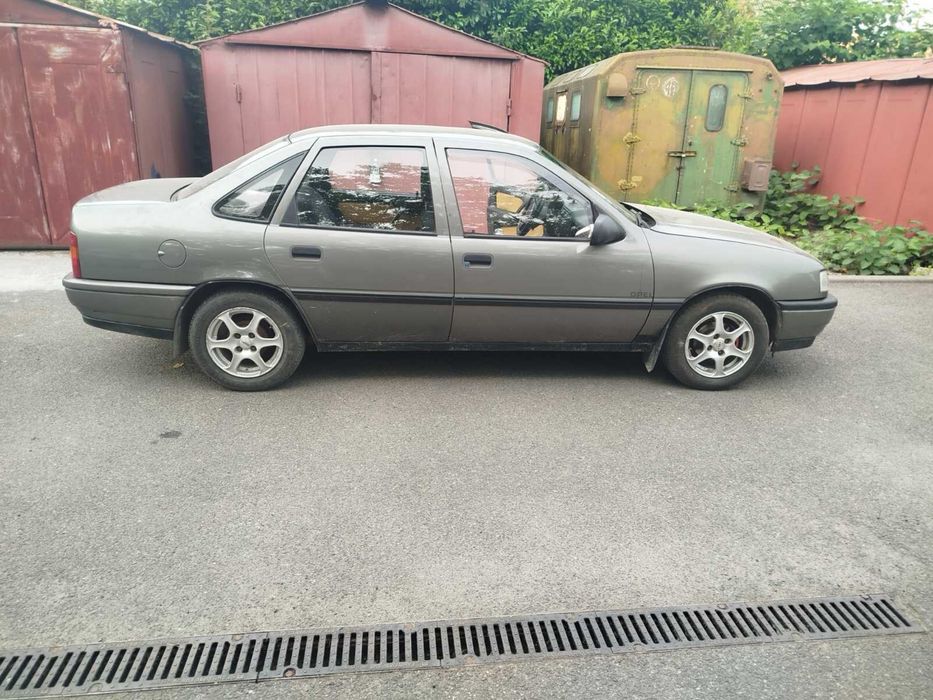 Opel vectra 1.8 газ бенз 1989р
