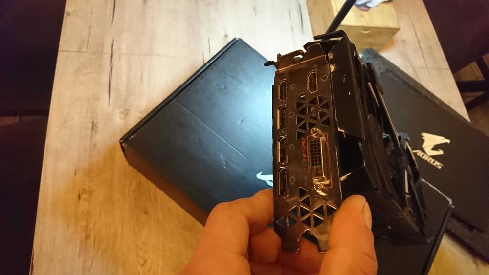 1080ті Aorus неробоча..