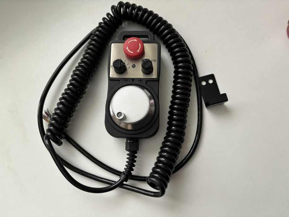 kontroler impulsowy z pokrętłem i przyciskiem awaryjnym