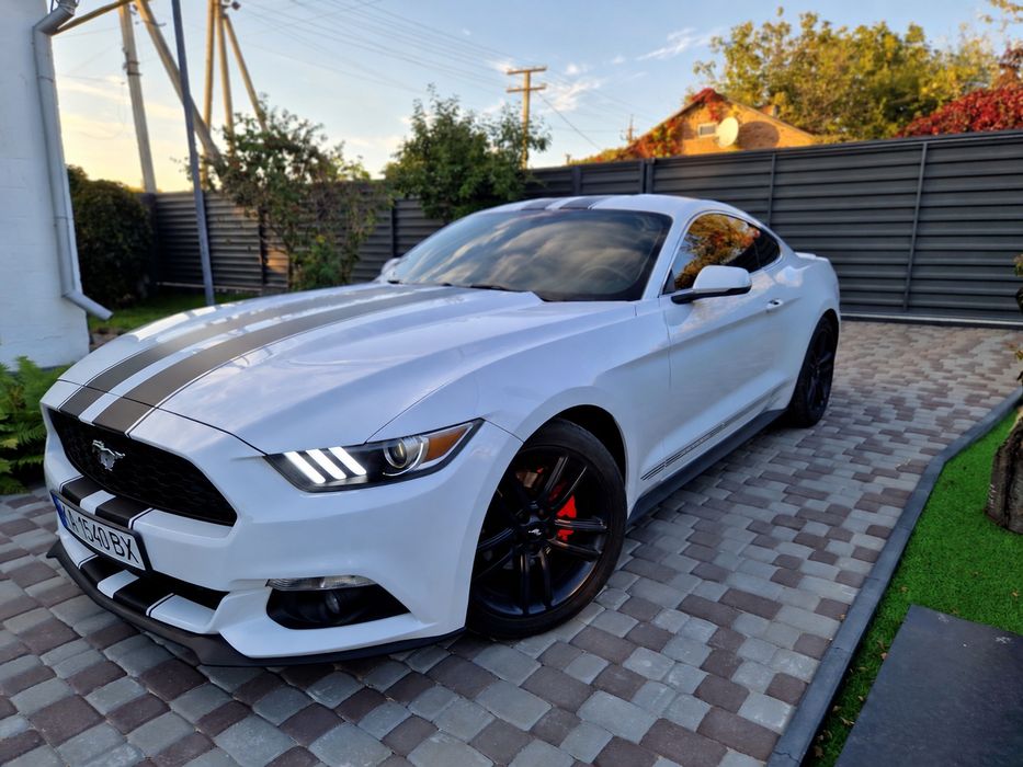 Ford Mustang 2.3L Premium