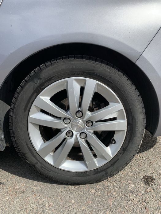 Peugeot 308 2015 року