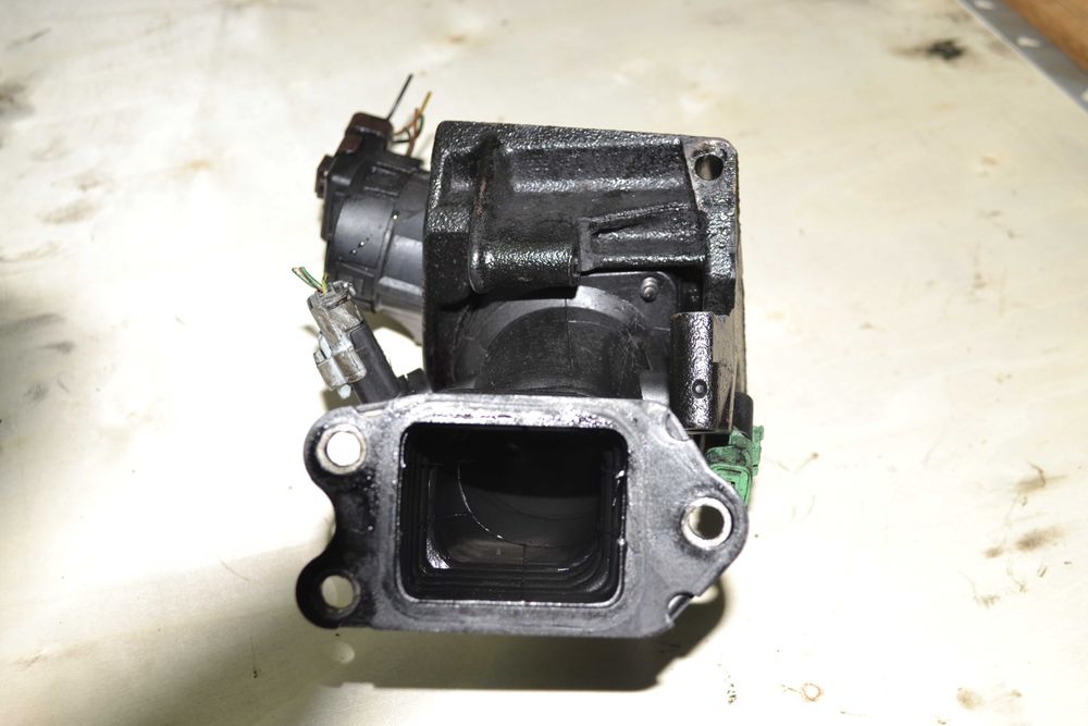 Дросельна заслінка Ford Focus 2 1.6tdci 2004-2011 9643836980
