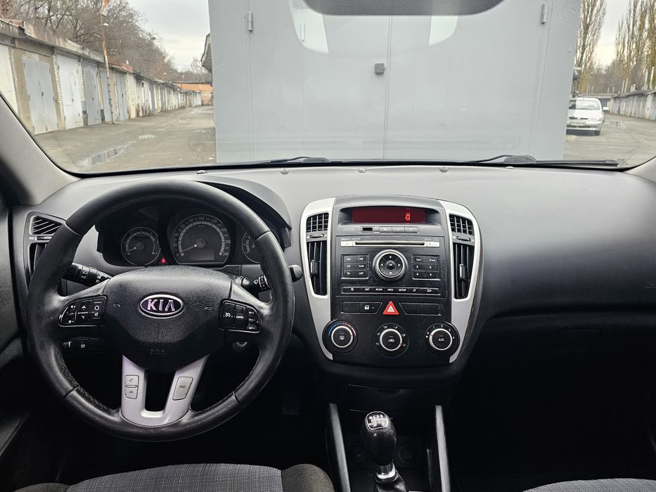 Kia  Ceed   2010