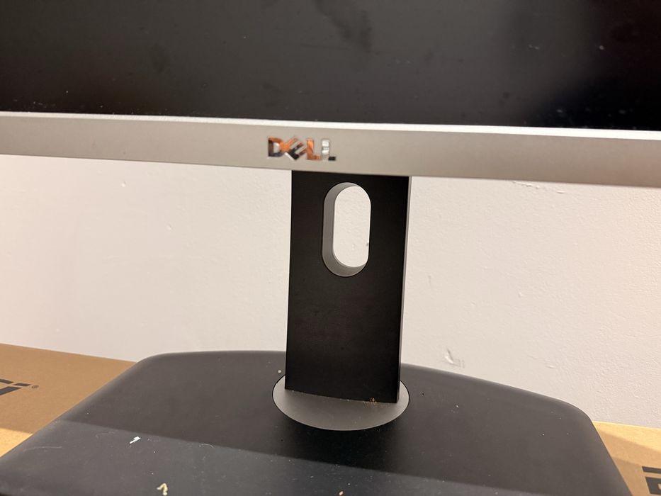 Monitor Dell UltraSharp 24" IPS regulowana podstawabdb stan
