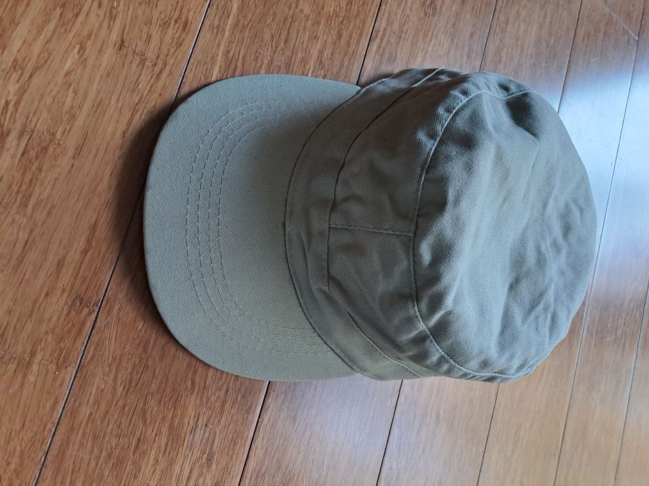 Czapka w kolorze oliwkowym