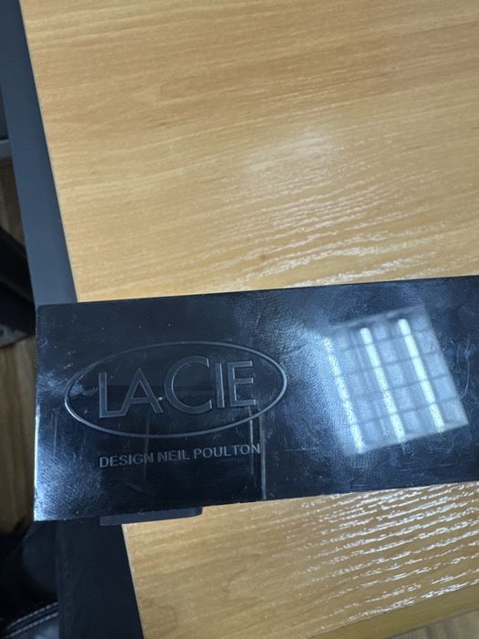 LaCie Disco by Neil Poulton 1TB - 3,5'' com Media Center