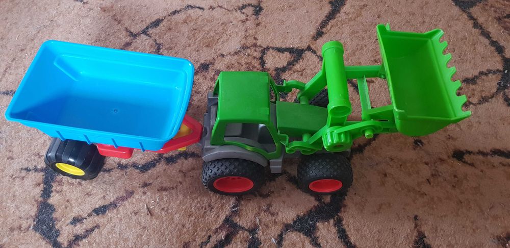 Traktor z przyczepą