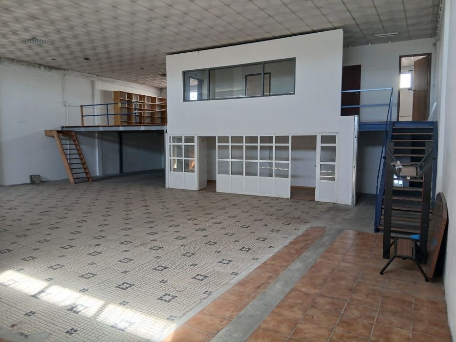 Armazém 350 mt2 junto ao ic2 Coimbra