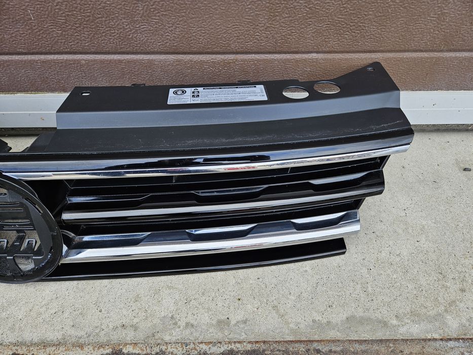 Решітка радіатора VW Tiguan 2016-2021р.