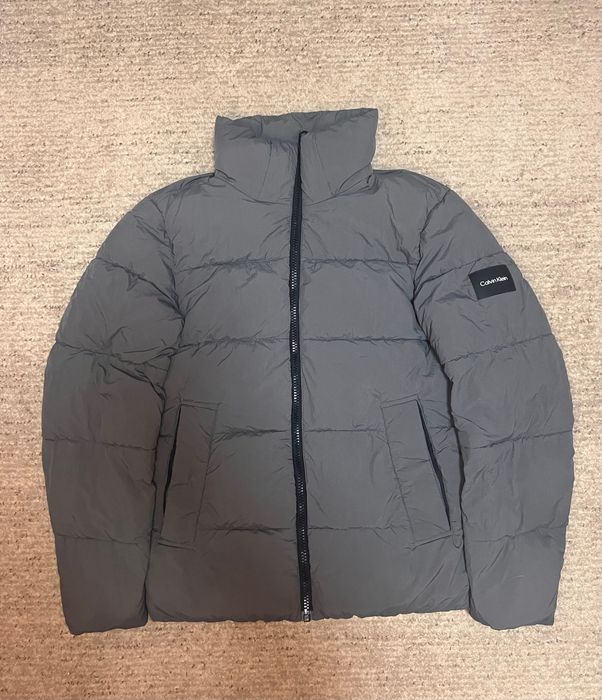 Пуховик Calvin Klein M з патчем