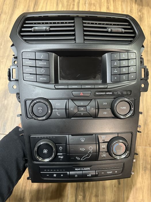 Панель блок управління пічкою магнітолою Ford Explorer малий екран