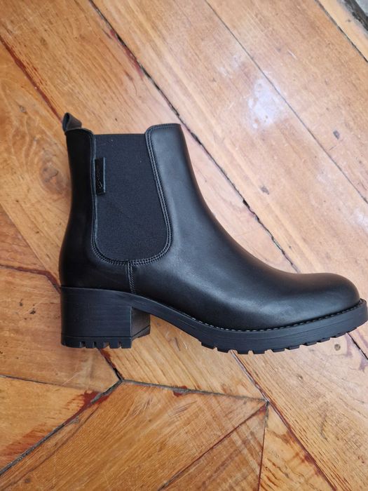 Botas Novas em Pele