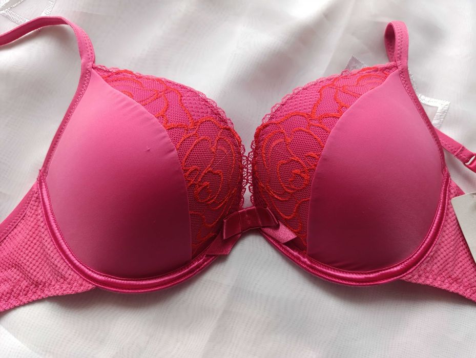 Triumph- Heart& Flower Spotligh Whu- push-up- 80C