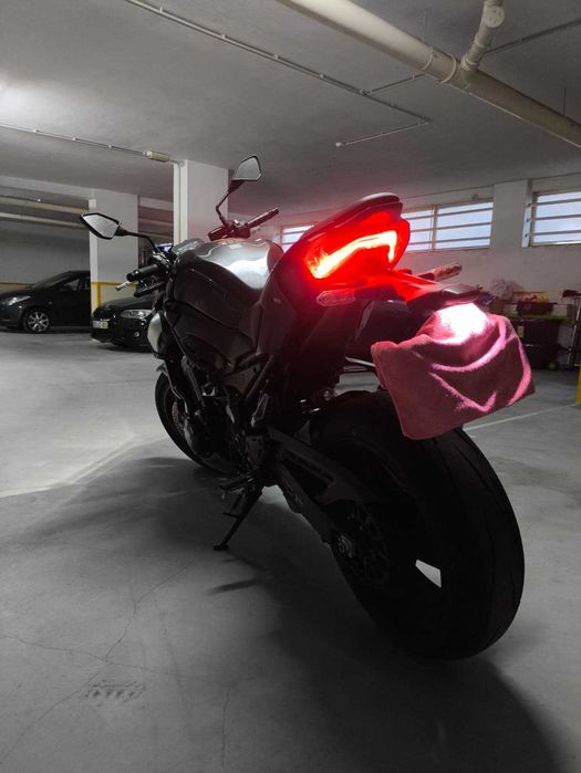 Kawasaki Z900 modelo 2025