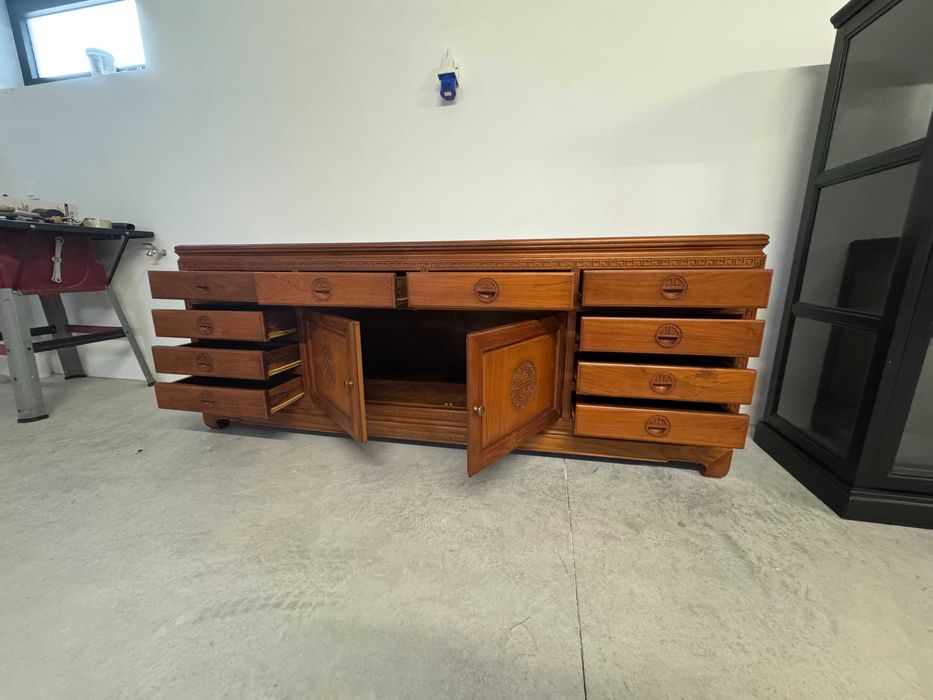 Móvel de madeira maciça - trabalhado estilo oriental