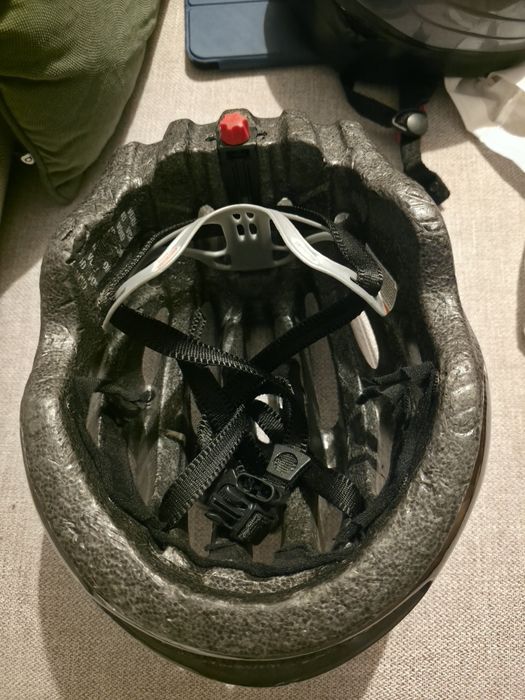 Capacete bicicleta cinzento