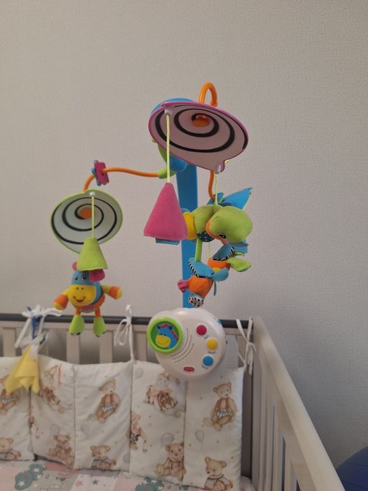 Дитячій мобіль на ліжечко