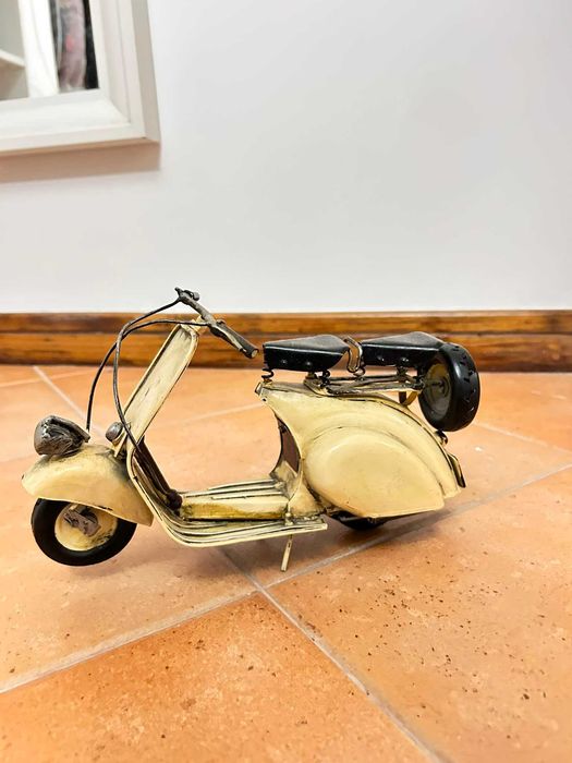 Carrinhos e motas clássicos de coleção