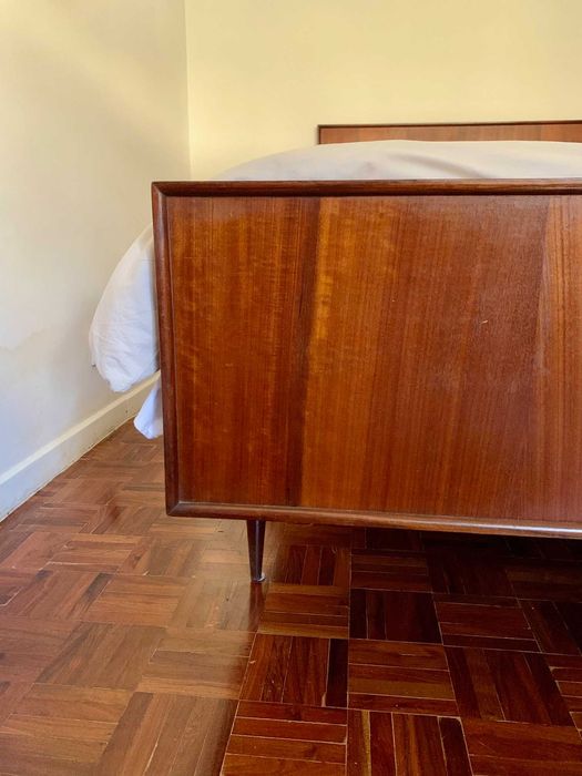 Cama da marca Olaio e colchão Molaflex