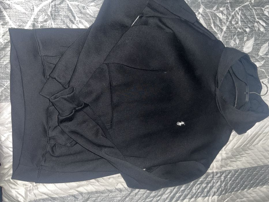 Blusa preta de capos