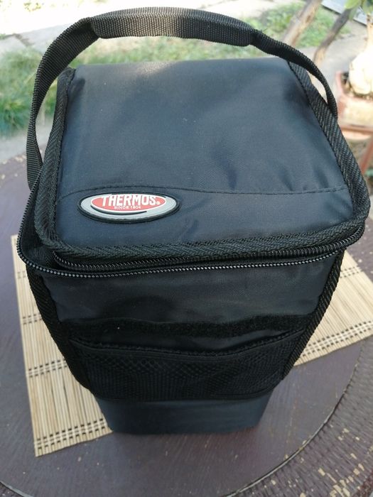 Ланчбокс-термос.